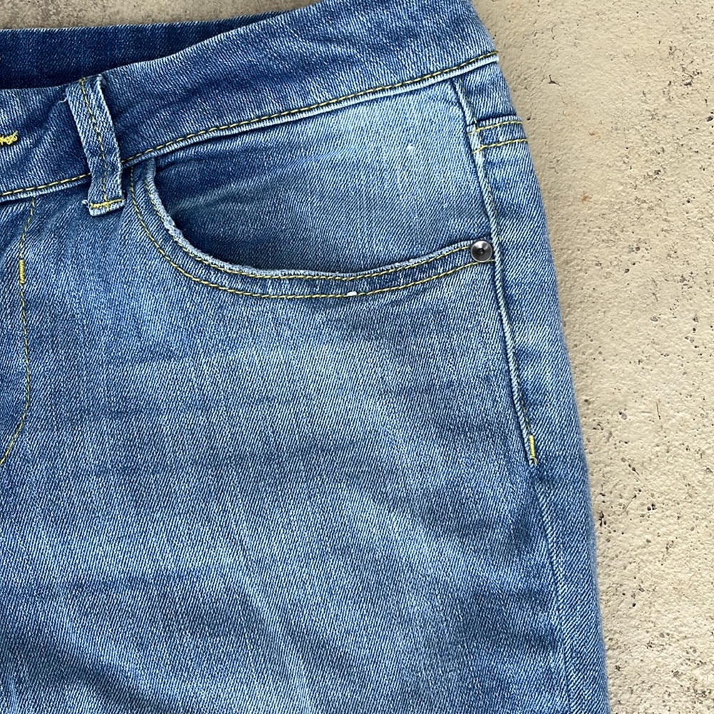 EUC Generra denim distressed capris - Picture 4 of 16